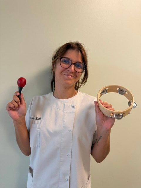 Lois, Auxiliaire de crèche