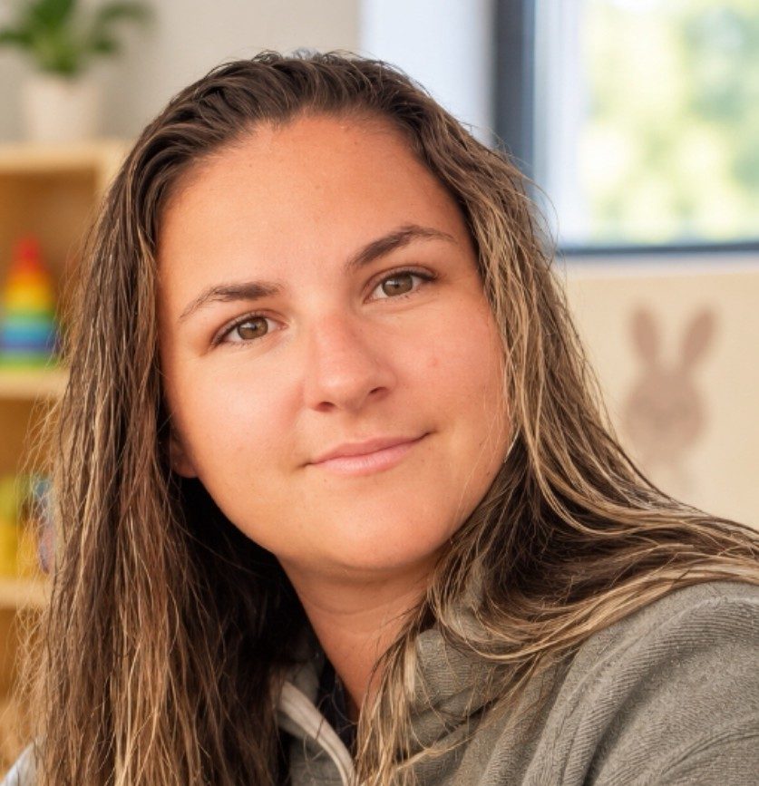 Céline, Caregiver